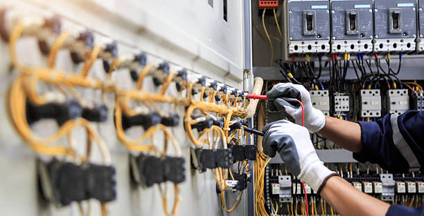Professional Electrician technician working in Shenandoah, LA